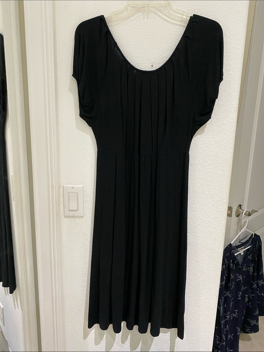 LOFT Black Dress - Size 4 - Excellent Condition - Picture 3 of 3